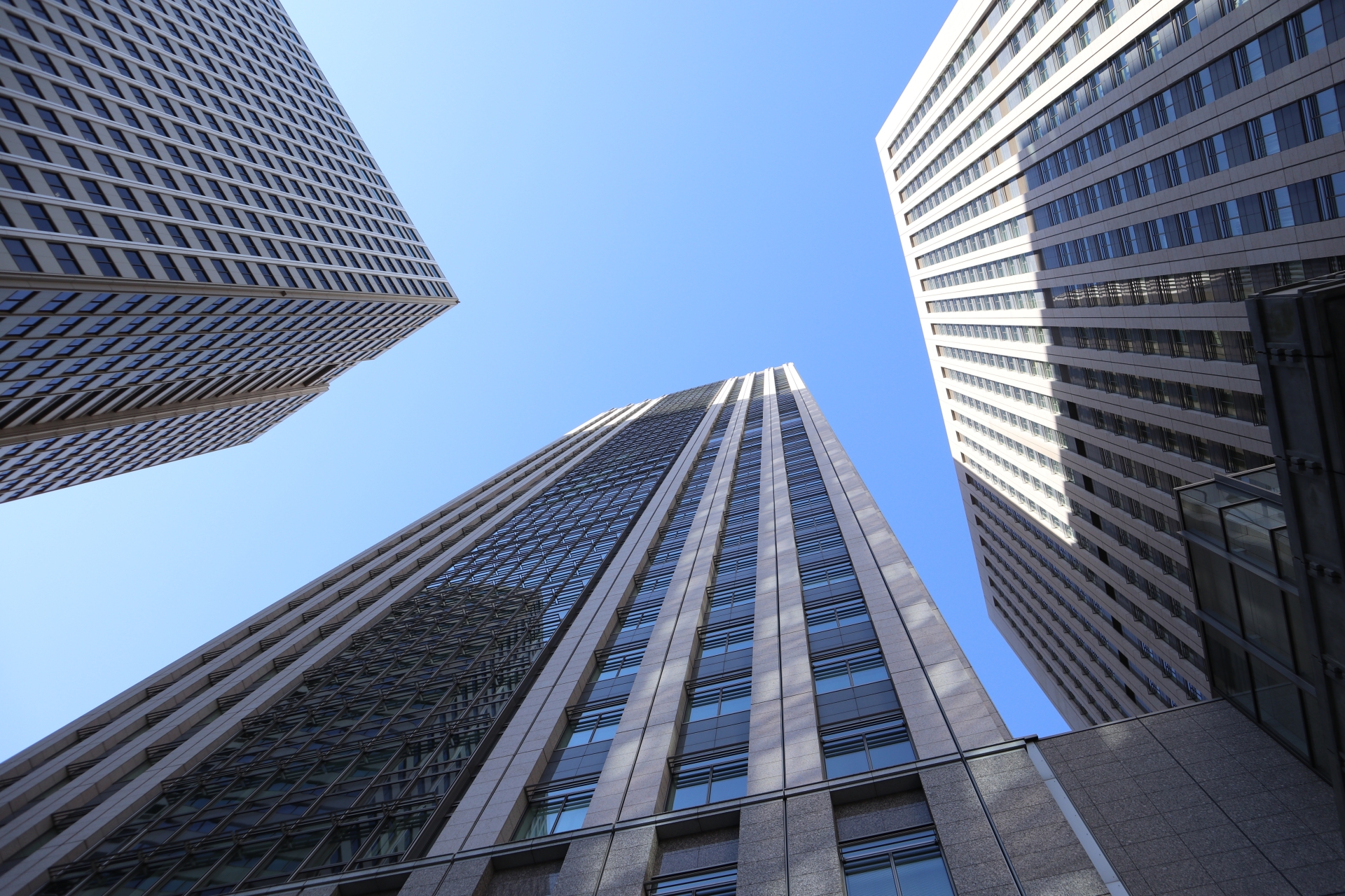 大手金融機関 新規システム導入 - i 株式会社（イーカブシキガイシャ）